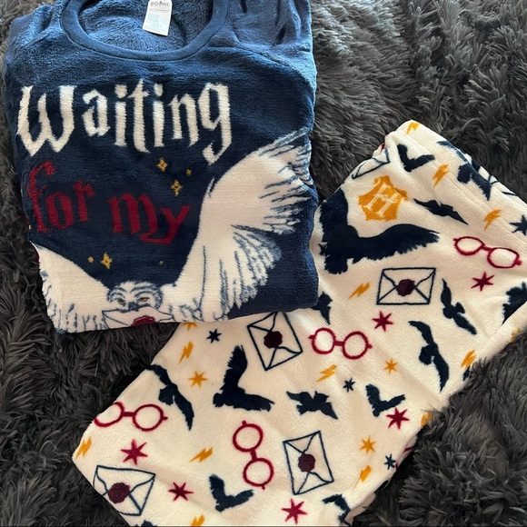 Harry Potter Blue White Fuzzy Pajama Set - Picture 2 of 4